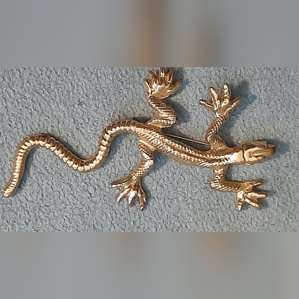 Gold Lizard 🦎 Brooch